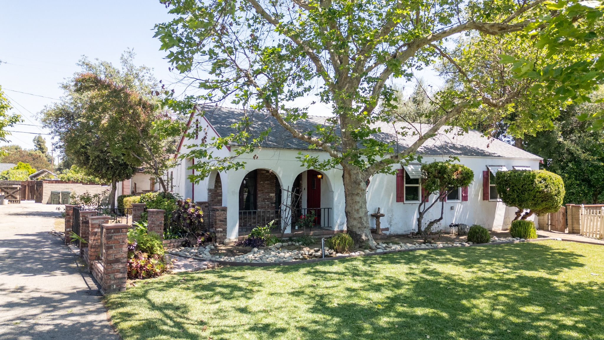 El Monte Avenue Spanish Ranch in Temple City